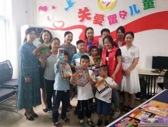44年前,16岁少女被画家看中,出现在1元纸币上,如今过得怎样?